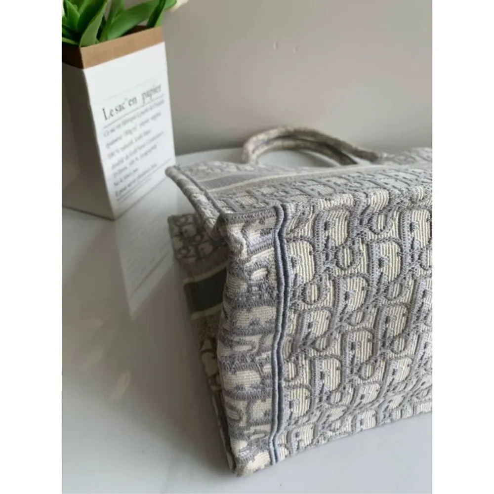 Dior Women Pre-Loved Bag Very Good Condition - Picture 7 of 9